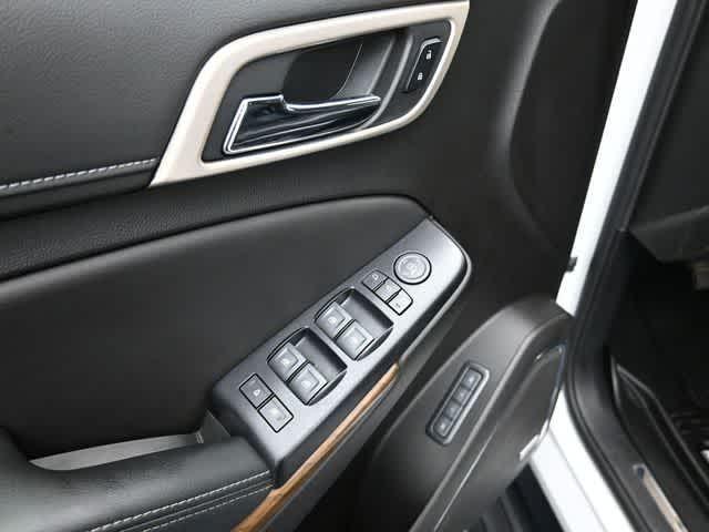 Photo of 2019 Summit White GMC Yukon