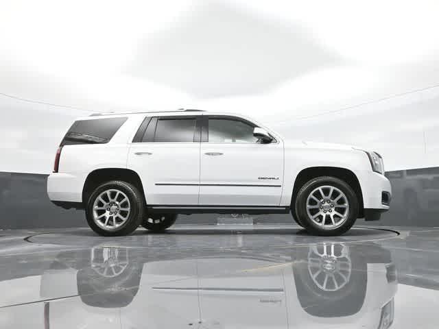 Photo of 2019 Summit White GMC Yukon