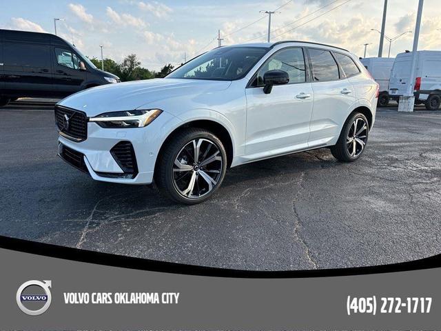 Photo of 2025 Crystal White Metallic Volvo XC60