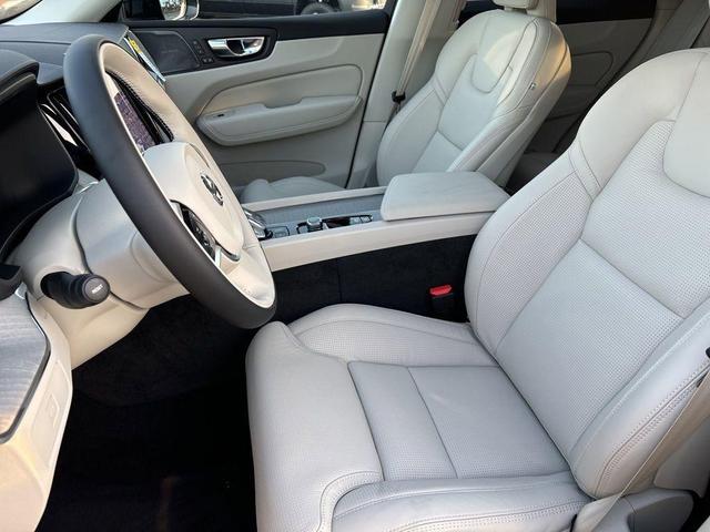Photo of 2025 Crystal White Metallic Volvo XC60