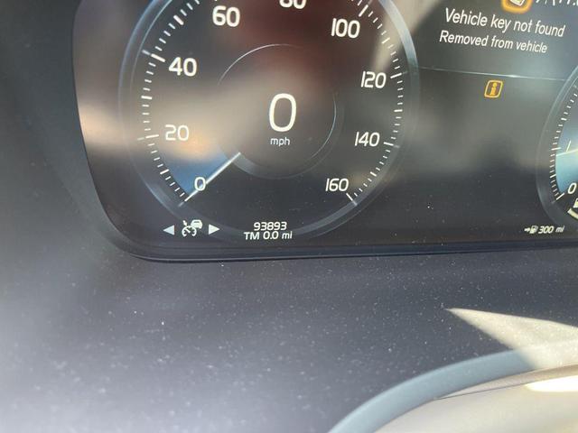 Photo of 2019 Crystal White Pearl Metallic Volvo XC90