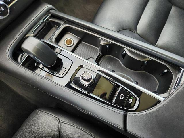 Photo of 2025 Denim Blue Metallic Volvo XC90