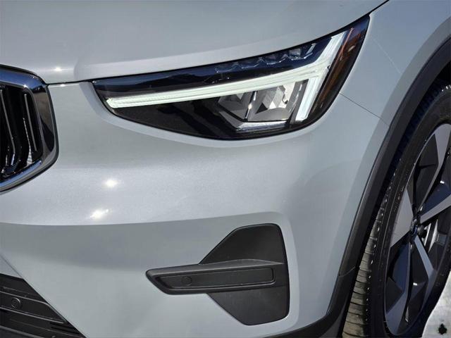 Photo of 2025 Metallic Volvo XC40