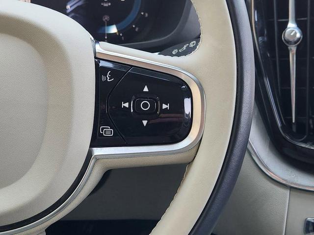 Photo of 2023 Bright Volvo XC60