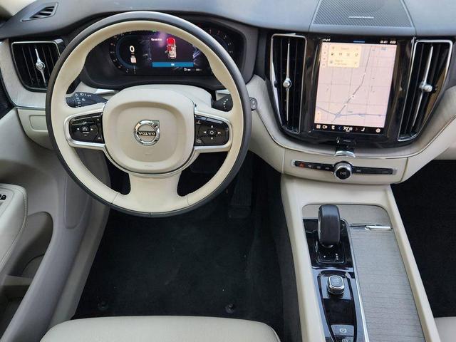 Photo of 2023 Bright Volvo XC60