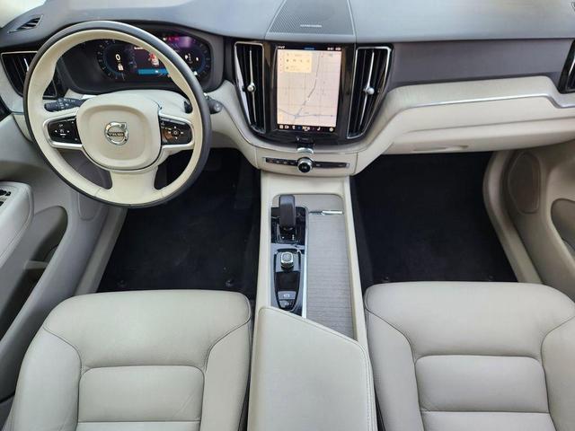 Photo of 2023 Bright Volvo XC60