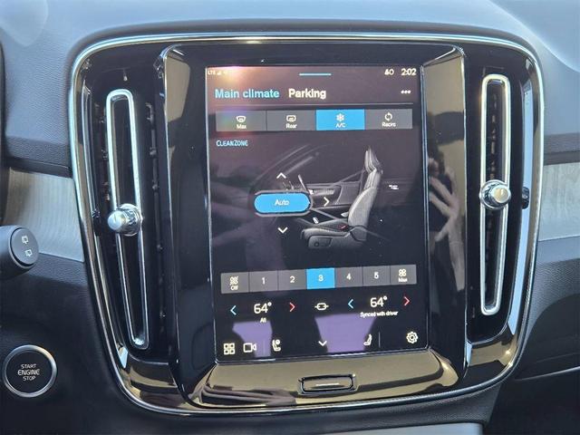 Photo of 2025 Crystal White Pearl Volvo XC40