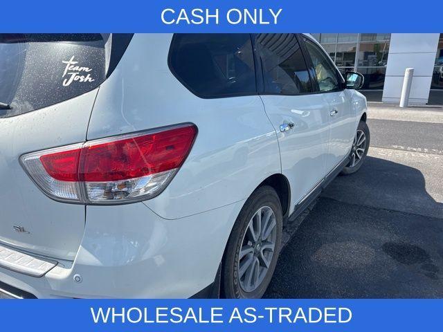 Photo of 2016 Glacier White Nissan Pathfinder