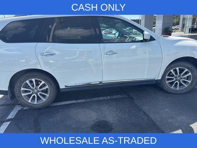Photo of 2016 Glacier White Nissan Pathfinder