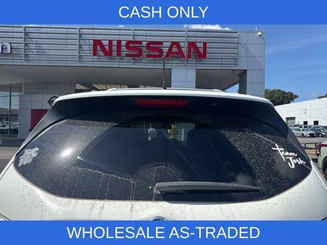 Photo of 2016 Glacier White Nissan Pathfinder
