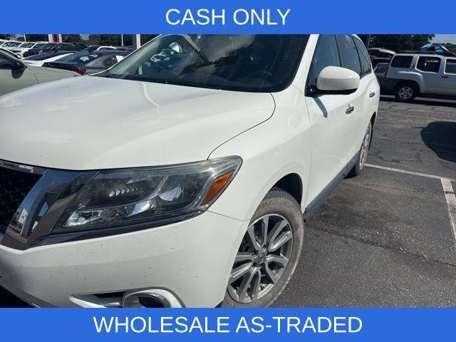 Photo of 2016 Glacier White Nissan Pathfinder