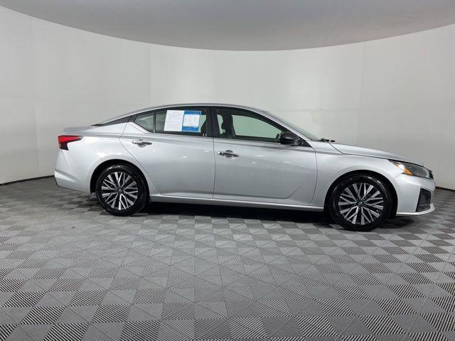 Photo of 2024 Brilliant Silver Metallic Nissan Altima