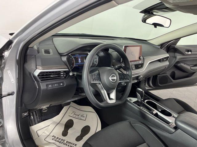 Photo of 2024 Brilliant Silver Metallic Nissan Altima