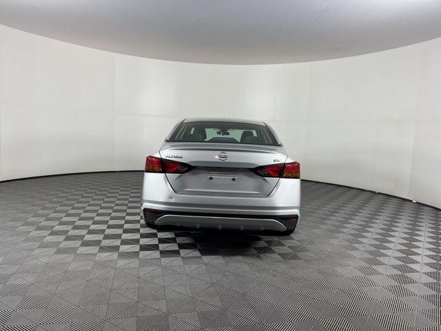Photo of 2024 Brilliant Silver Metallic Nissan Altima