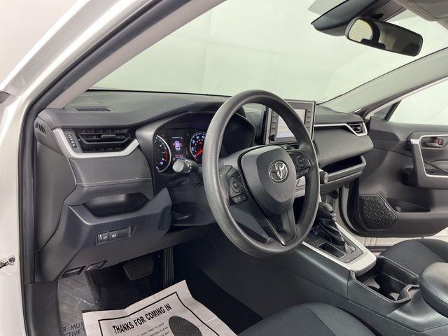 Photo of 2019 Super White Toyota RAV4