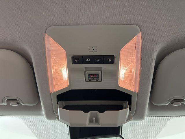 Photo of 2019 Super White Toyota RAV4