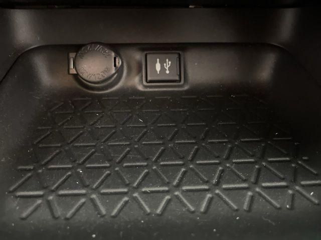 Photo of 2019 Super White Toyota RAV4