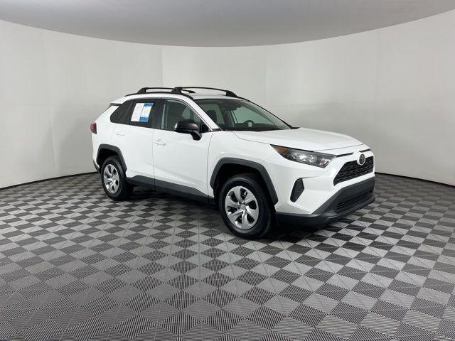 Photo of 2019 Super White Toyota RAV4