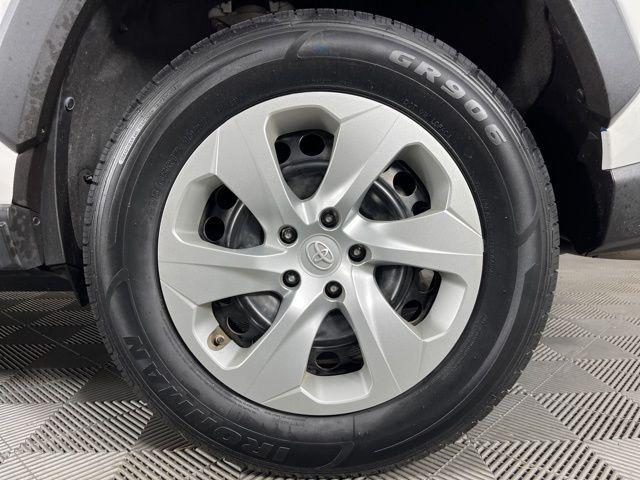 Photo of 2019 Super White Toyota RAV4