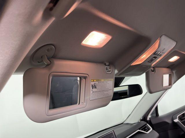 Photo of 2019 Super White Toyota RAV4