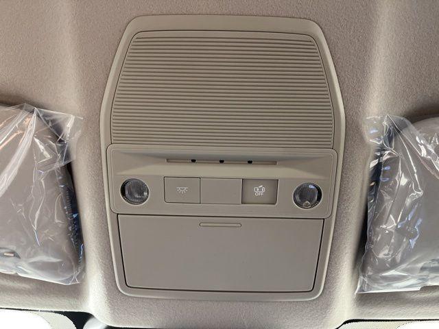 Photo of 2025 Aspen White Tri Nissan Kicks