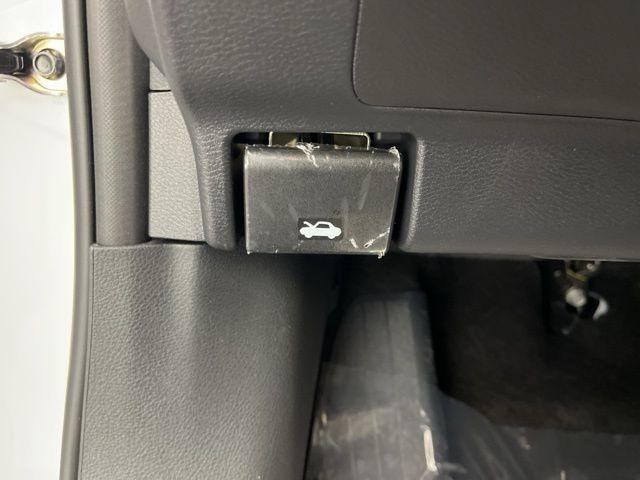 Photo of 2025 Aspen White Tri Nissan Kicks
