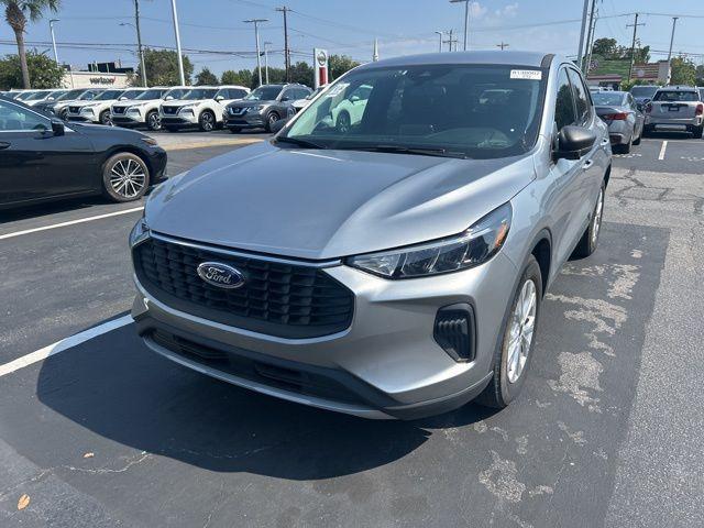 Photo of 2023 Silver Metallic Ford Escape