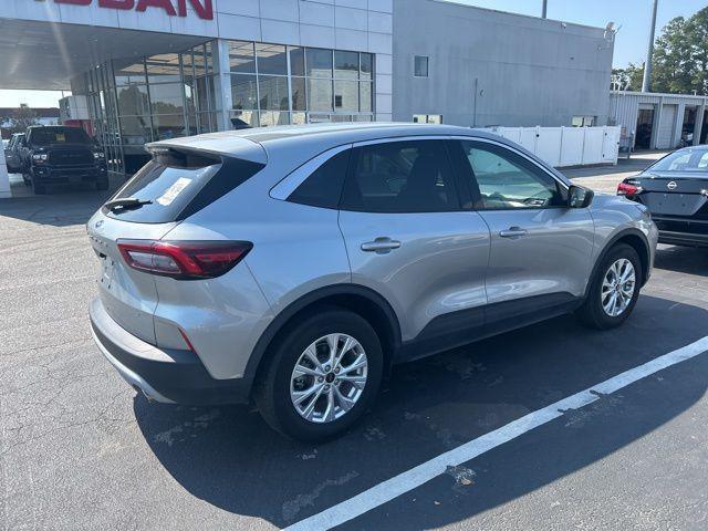 Photo of 2023 Silver Metallic Ford Escape