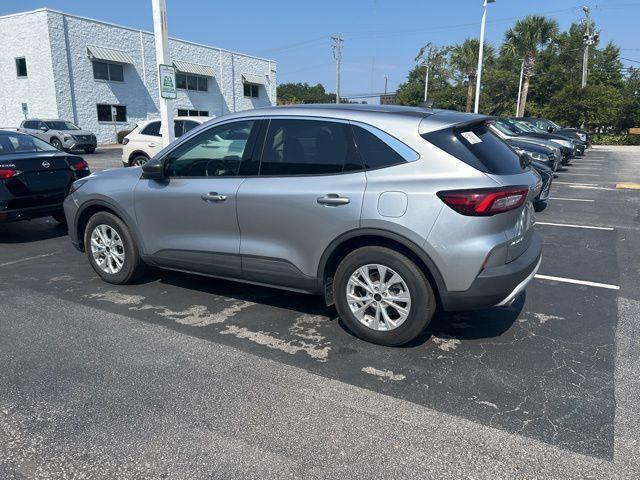Photo of 2023 Silver Metallic Ford Escape