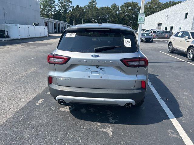 Photo of 2023 Silver Metallic Ford Escape