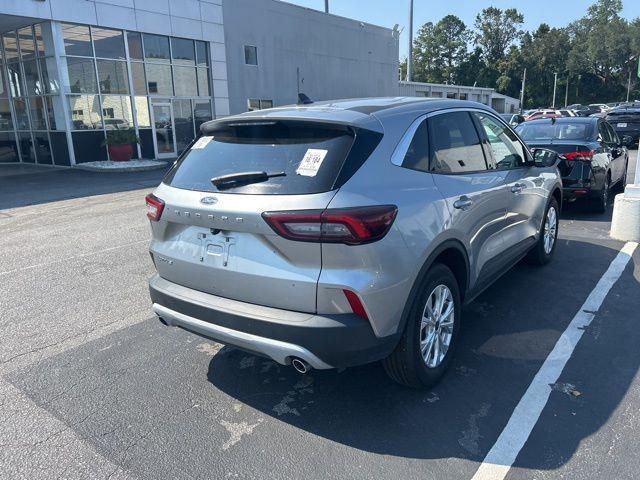 Photo of 2023 Silver Metallic Ford Escape