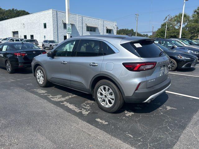 Photo of 2023 Silver Metallic Ford Escape