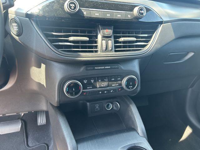 Photo of 2023 Silver Metallic Ford Escape