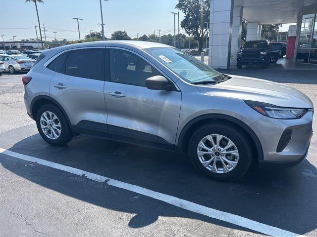 Photo of 2023 Silver Metallic Ford Escape