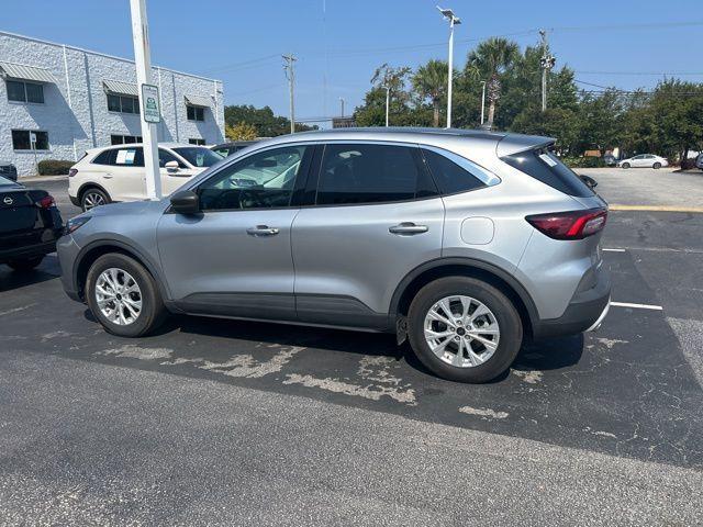 Photo of 2023 Silver Metallic Ford Escape