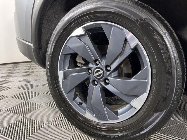 Photo of 2024 Gun Metallic Nissan Rogue