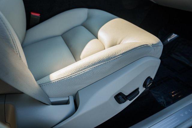 Photo of 2022 Denim Blue Metallic Volvo XC60