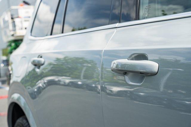Photo of 2025 Vapour Grey Metallic Volvo XC90 Plug-In Hybrid