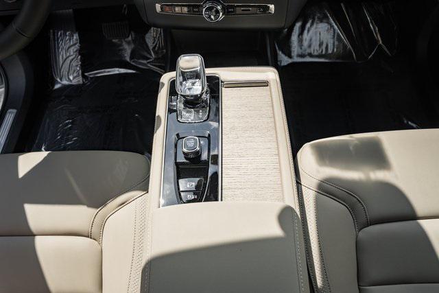 Photo of 2025 Vapour Grey Metallic Volvo XC90 Plug-In Hybrid