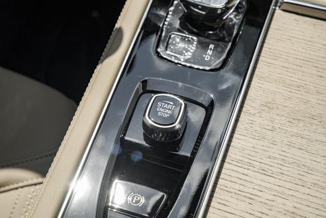Photo of 2025 Vapour Grey Metallic Volvo XC90 Plug-In Hybrid