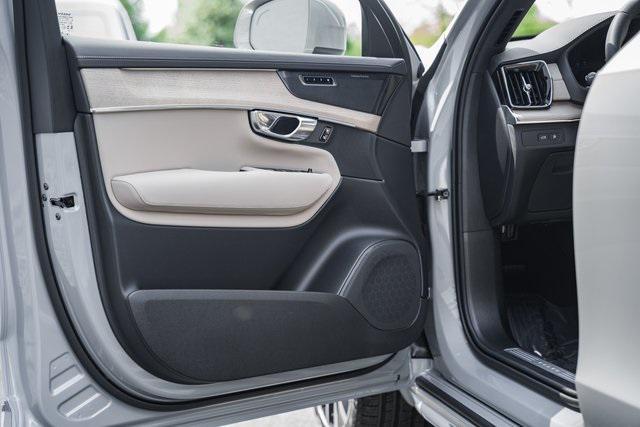 Photo of 2025 Vapour Grey Metallic Volvo XC90 Plug-In Hybrid