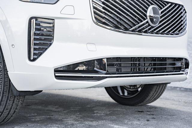 Photo of 2025 Crystal White Pearl Volvo XC90