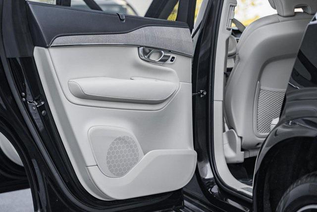 Photo of 2024 Onyx Black Metallic Volvo XC90