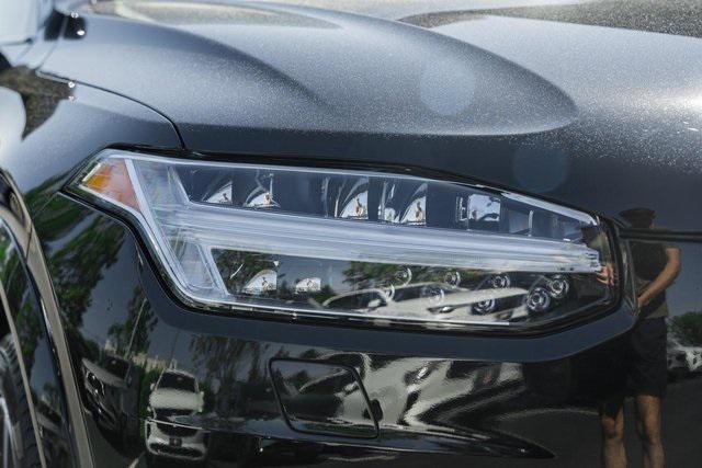 Photo of 2024 Onyx Black Metallic Volvo XC90