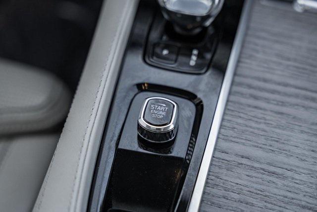 Photo of 2024 Onyx Black Metallic Volvo XC90
