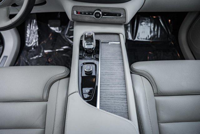 Photo of 2024 Onyx Black Metallic Volvo XC90