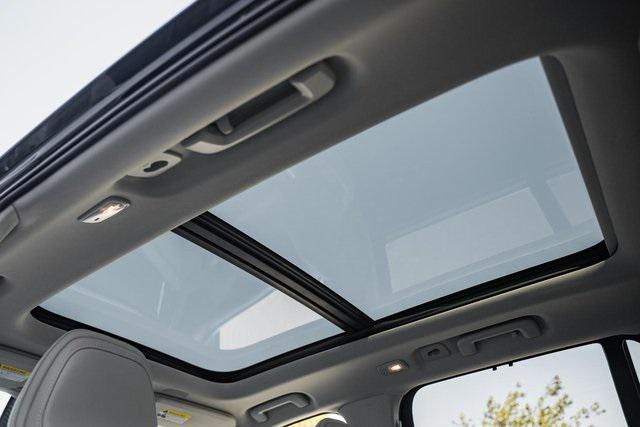 Photo of 2024 Onyx Black Metallic Volvo XC90