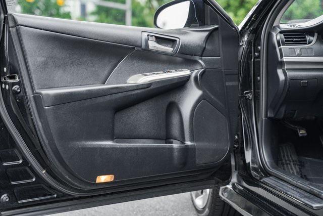 Photo of 2014 Attitude Black Metallic Toyota Camry