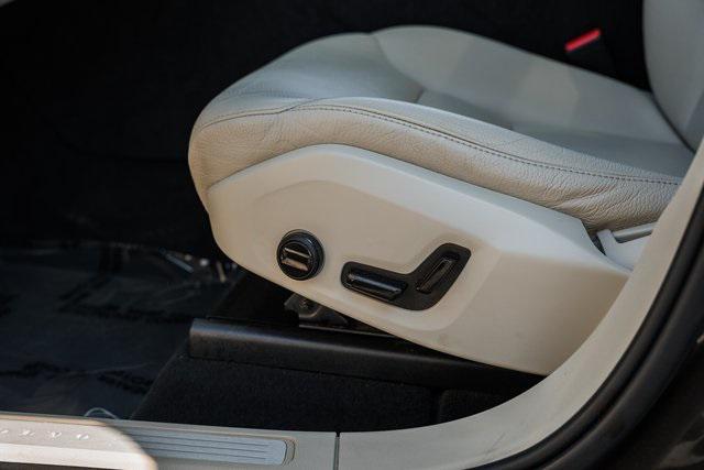 Photo of 2020 Pine Grey Metallic Volvo XC60