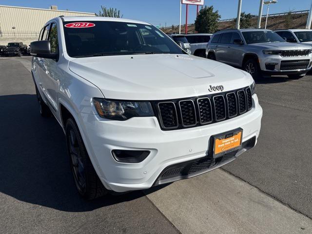 Photo of 2021 Bright White Clearcoat Jeep Grand Cherokee